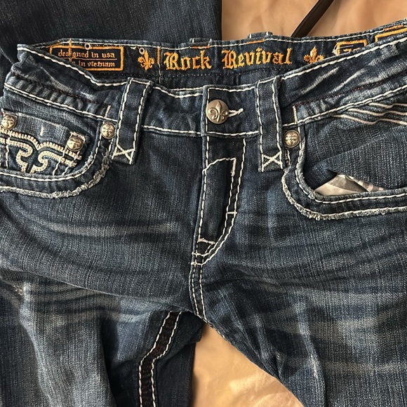 They are almost brand new I don’t rlly wear them cause I like bootcut - Picture 3 of 4